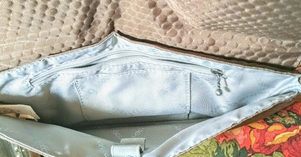 Smooth, Bubble Pattern Wristlet Clutch - Picture 11 of 16